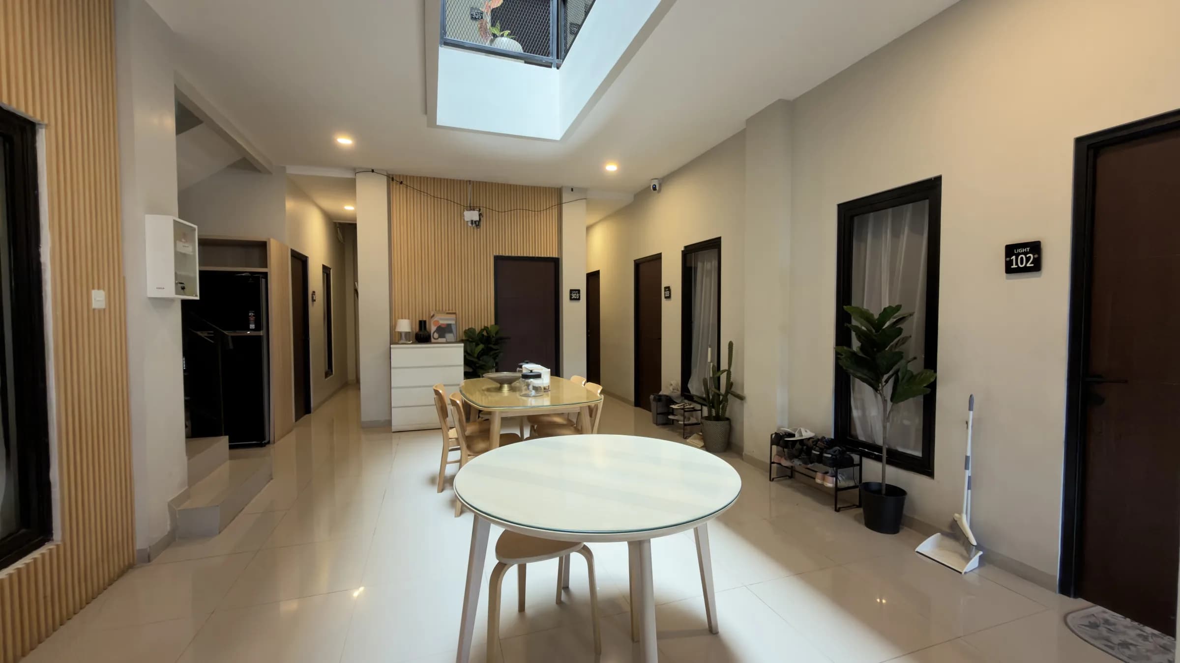 Interior kamar kost modern